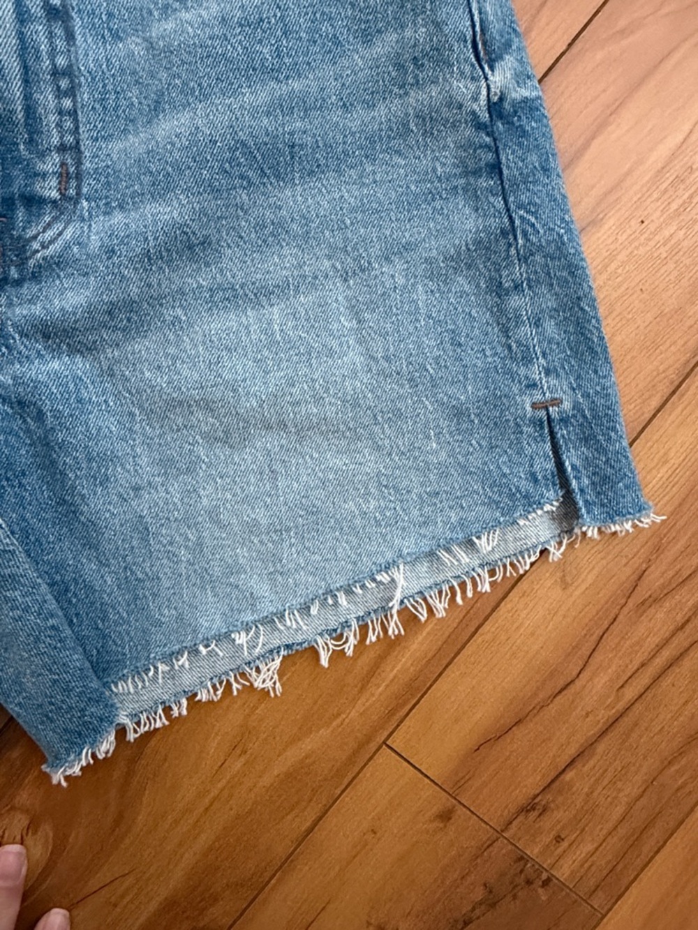 Madewell w 24 Denim Cutoff Jean Shorts - Blue the perfect Jean short mid-length - Picture 3 of 5